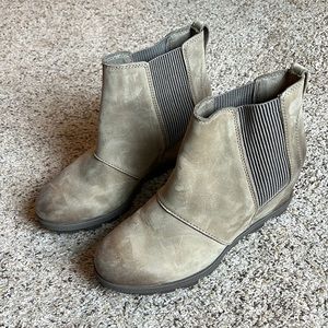 Sorel Joan of arc wedge tan boots. Size 9.5.